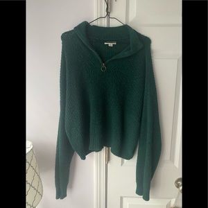 Women’s American Eagle cropped green sweater sz L